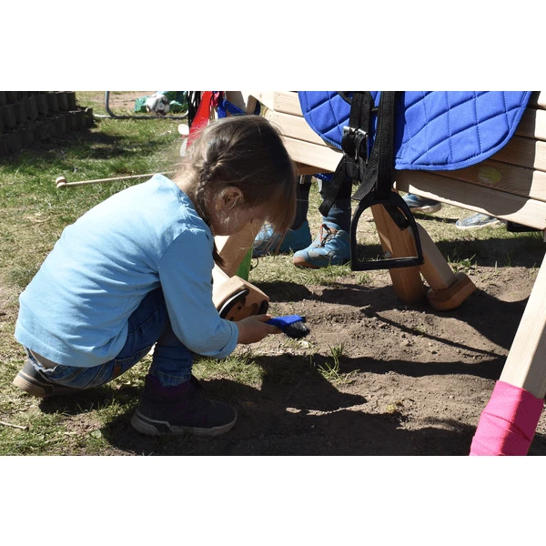 Helga Kreft Schoonmaakhoeven Voor Tuinpaarden - Image 3